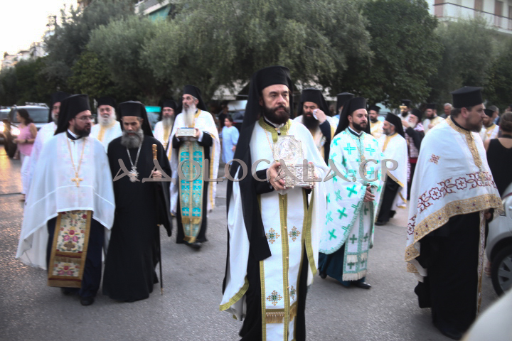 ΦΩΤΟΡΕΠΟΡΤΑΖ: Λαμπρή η Ιερά Λιτάνευση της Εικόνας της Μεταμορφώσεως στη Καλλιθέα 