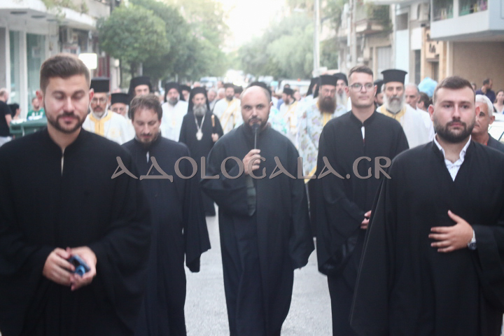 ΦΩΤΟΡΕΠΟΡΤΑΖ: Λαμπρή η Ιερά Λιτάνευση της Εικόνας της Μεταμορφώσεως στη Καλλιθέα 