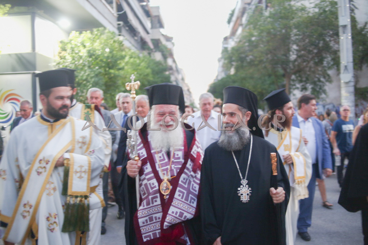 ΦΩΤΟΡΕΠΟΡΤΑΖ: Λαμπρή η Ιερά Λιτάνευση της Εικόνας της Μεταμορφώσεως στη Καλλιθέα 