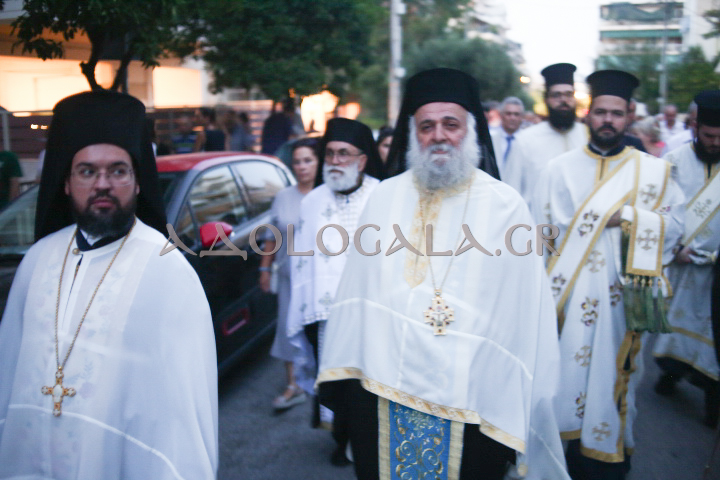ΦΩΤΟΡΕΠΟΡΤΑΖ: Λαμπρή η Ιερά Λιτάνευση της Εικόνας της Μεταμορφώσεως στη Καλλιθέα 