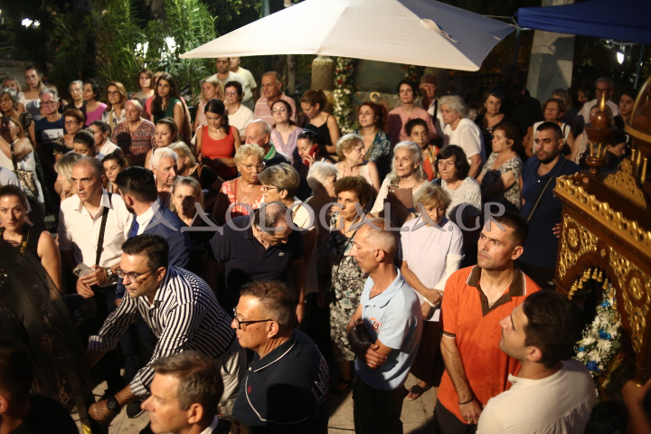 ΦΩΤΟΡΕΠΟΡΤΑΖ: Λαμπρή η Ιερά Λιτάνευση της Εικόνας της Μεταμορφώσεως στη Καλλιθέα 