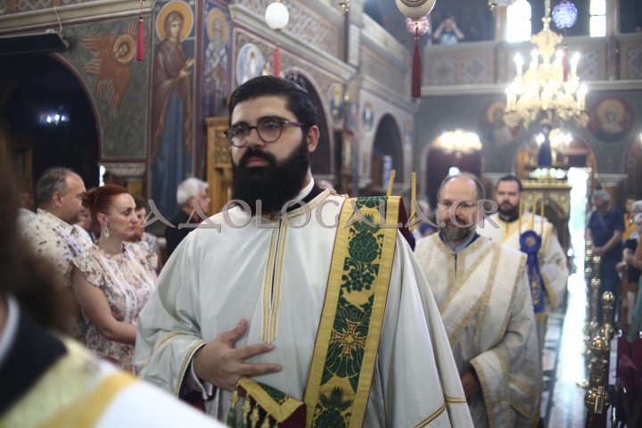 ΦΩΤΟΡΕΠΟΡΤΑΖ: Λαμπρή η Ιερά Λιτάνευση της Εικόνας της Μεταμορφώσεως στη Καλλιθέα 