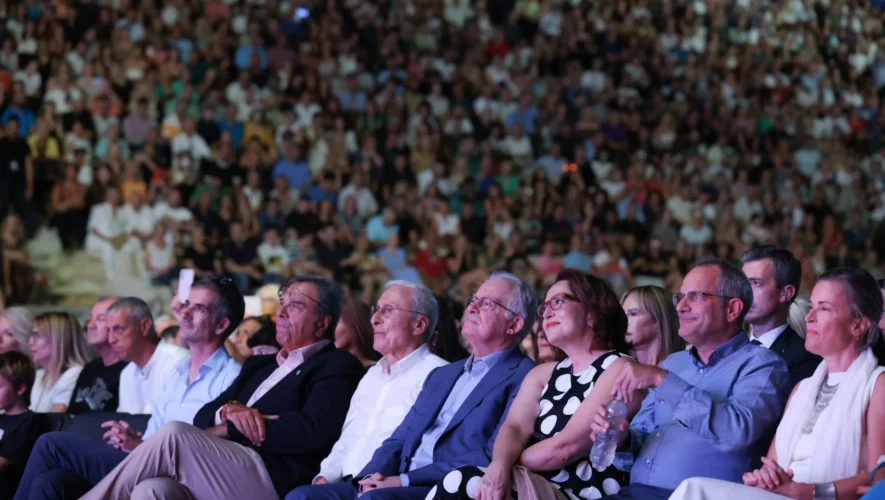 Ο Πρόεδρος της Δημοκρατίας Κ. Τασούλας παρακολούθησε τη συναυλία αφιέρωμα στον Στέλιο Καζαντζίδη του «Όλοι μαζί μπορούμε»
