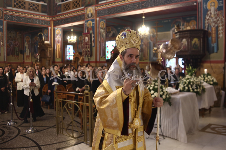 Παρουσία πλήθους πιστών η πρώτη Αρχιερατική Θ. Λειτουργία του Πρωτοσύγκελου της Αρχιεπισκοπής Αθηνών, Επισκόπου Χριστουπόλεως κ. Βαρνάβα 