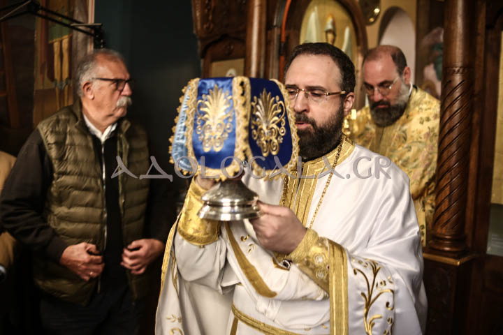 Δισαρχιερατική Θεία Λειτουργία για τον Άγιο Νικόλαο στον Ι.Ν. Αγίου Νικολάου Πτωχοκομείου Αθηνών (Εικόνες)