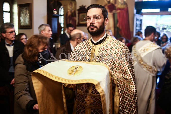 Δισαρχιερατική Θεία Λειτουργία για τον Άγιο Νικόλαο στον Ι.Ν. Αγίου Νικολάου Πτωχοκομείου Αθηνών (Εικόνες)