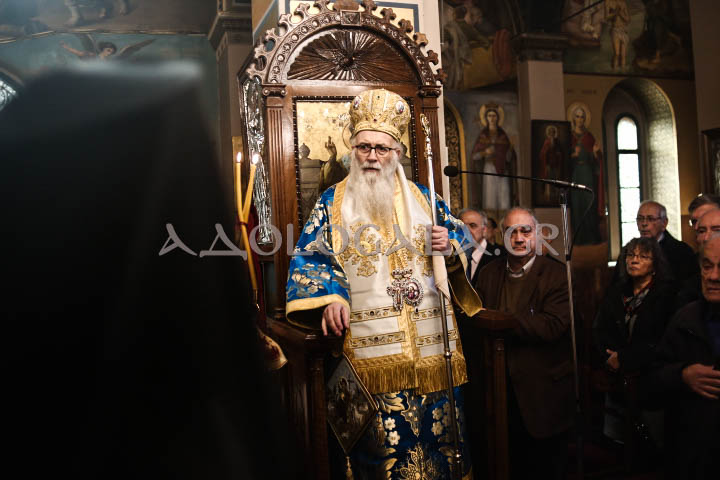 Δισαρχιερατική Θεία Λειτουργία για τον Άγιο Νικόλαο στον Ι.Ν. Αγίου Νικολάου Πτωχοκομείου Αθηνών (Εικόνες)
