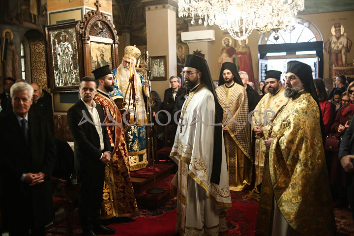 Δισαρχιερατική Θεία Λειτουργία για τον Άγιο Νικόλαο στον Ι.Ν. Αγίου Νικολάου Πτωχοκομείου Αθηνών (Εικόνες)