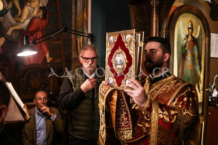Δισαρχιερατική Θεία Λειτουργία για τον Άγιο Νικόλαο στον Ι.Ν. Αγίου Νικολάου Πτωχοκομείου Αθηνών (Εικόνες)