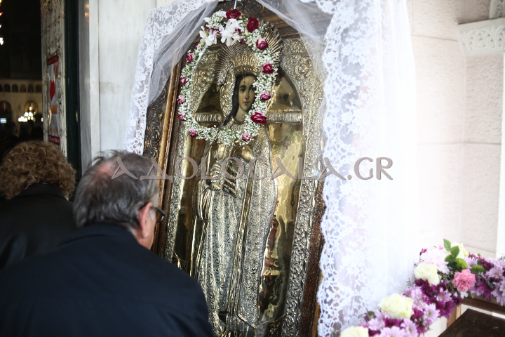 Νέας Σμύρνης Συμεών στην Θεία Λειτουργία της Αγίας Βαρβάρας π. Φαλήρου: Δεν είναι οι άντρες πάνω από τις γυναίκες, ούτε και οι γυναίκες κατώτερες από τους άντρες. Υπάρχει ομοτιμία, ισοτιμία ανάμεσα στα δύο φύλλα