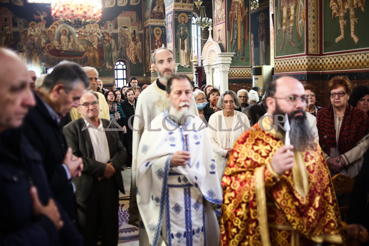 Νέας Σμύρνης Συμεών στην Θεία Λειτουργία της Αγίας Βαρβάρας π. Φαλήρου: Δεν είναι οι άντρες πάνω από τις γυναίκες, ούτε και οι γυναίκες κατώτερες από τους άντρες. Υπάρχει ομοτιμία, ισοτιμία ανάμεσα στα δύο φύλλα