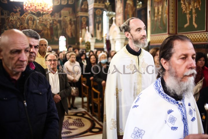 Νέας Σμύρνης Συμεών στην Θεία Λειτουργία της Αγίας Βαρβάρας π. Φαλήρου: Δεν είναι οι άντρες πάνω από τις γυναίκες, ούτε και οι γυναίκες κατώτερες από τους άντρες. Υπάρχει ομοτιμία, ισοτιμία ανάμεσα στα δύο φύλλα