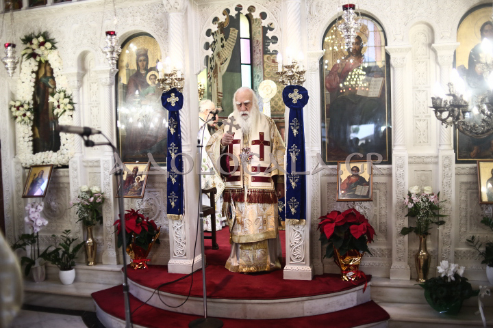 Νέας Σμύρνης Συμεών στην Θεία Λειτουργία της Αγίας Βαρβάρας π. Φαλήρου: Δεν είναι οι άντρες πάνω από τις γυναίκες, ούτε και οι γυναίκες κατώτερες από τους άντρες. Υπάρχει ομοτιμία, ισοτιμία ανάμεσα στα δύο φύλλα