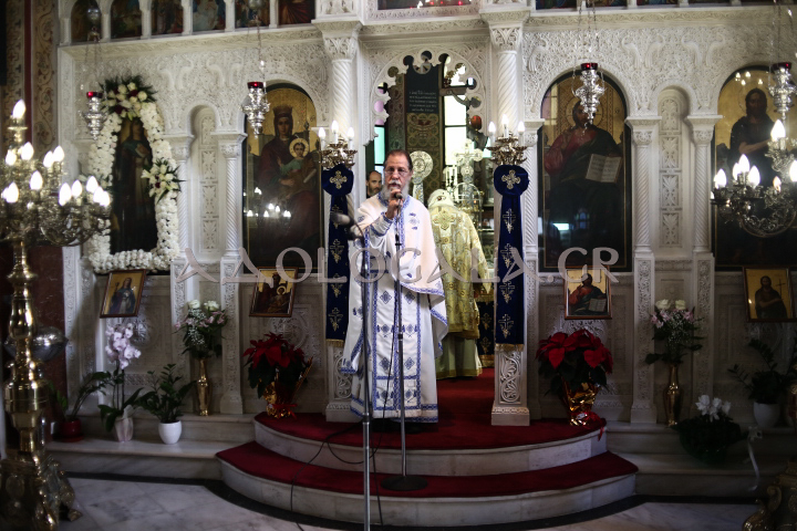 Νέας Σμύρνης Συμεών στην Θεία Λειτουργία της Αγίας Βαρβάρας π. Φαλήρου: Δεν είναι οι άντρες πάνω από τις γυναίκες, ούτε και οι γυναίκες κατώτερες από τους άντρες. Υπάρχει ομοτιμία, ισοτιμία ανάμεσα στα δύο φύλλα