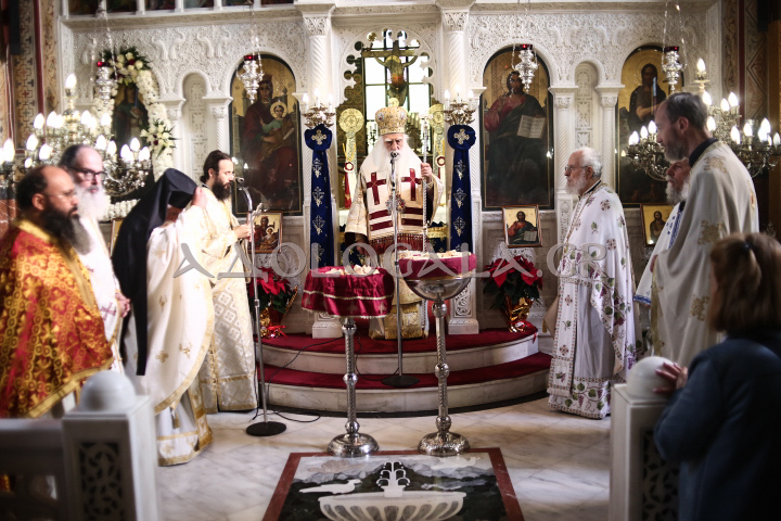 Νέας Σμύρνης Συμεών στην Θεία Λειτουργία της Αγίας Βαρβάρας π. Φαλήρου: Δεν είναι οι άντρες πάνω από τις γυναίκες, ούτε και οι γυναίκες κατώτερες από τους άντρες. Υπάρχει ομοτιμία, ισοτιμία ανάμεσα στα δύο φύλλα