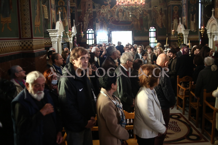 Νέας Σμύρνης Συμεών στην Θεία Λειτουργία της Αγίας Βαρβάρας π. Φαλήρου: Δεν είναι οι άντρες πάνω από τις γυναίκες, ούτε και οι γυναίκες κατώτερες από τους άντρες. Υπάρχει ομοτιμία, ισοτιμία ανάμεσα στα δύο φύλλα