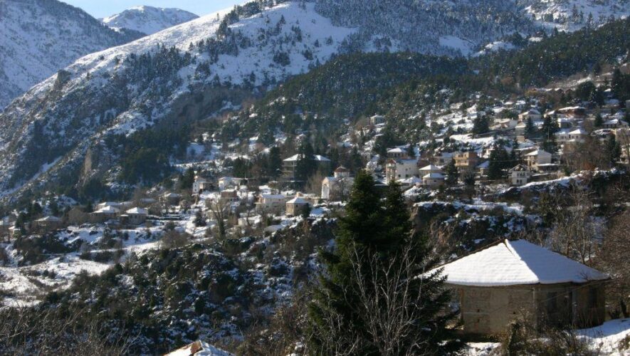 Παρνασσός: Χειμερινή απόδραση εκτός Αθηνών για ολιγοήμερη διαμονή σε σαλέ με θέα το βουνό - Προτάσεις για εξόρμηση ενόψει του χιονιά
