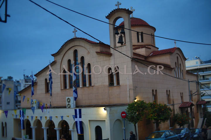 Παρουσία πλήθους πιστών η Ιερά Λιτάνευση της Εικόνας των Τριών Ιεραρχών στην Καισαριανή (Εικόνες)