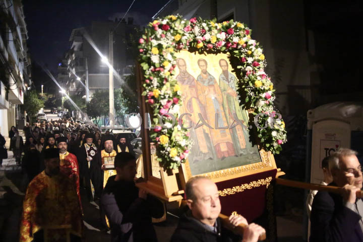 Παρουσία πλήθους πιστών η Ιερά Λιτάνευση της Εικόνας των Τριών Ιεραρχών στην Καισαριανή (Εικόνες)