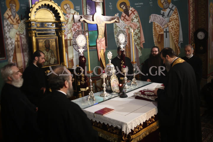 Παρουσία πλήθους πιστών η Ιερά Λιτάνευση της Εικόνας των Τριών Ιεραρχών στην Καισαριανή (Εικόνες)