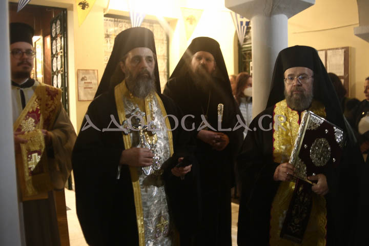 Παρουσία πλήθους πιστών η Ιερά Λιτάνευση της Εικόνας των Τριών Ιεραρχών στην Καισαριανή (Εικόνες)