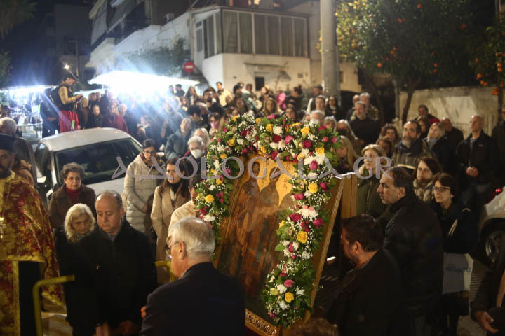 Παρουσία πλήθους πιστών η Ιερά Λιτάνευση της Εικόνας των Τριών Ιεραρχών στην Καισαριανή (Εικόνες)