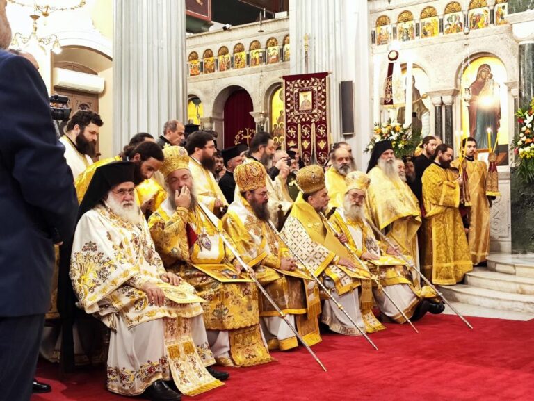 Με συγκίνηση τελέστηκε στον Άγιο Μηνά Ηρακλείου η χειροτονία του νέου Μητροπολίτη Λάμπης, Συβρίτου και Σφακίων Ιωακείμ Καρανδινού, παρουσία του Αρχιεπισκόπου Κρήτης και πλήθους πιστών.