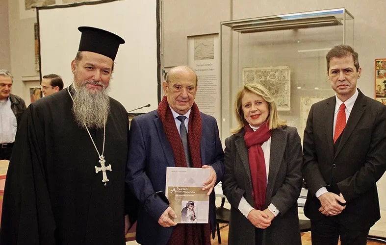 Μυσταγωγική παρουσίαση του λευκώματος «Αθωνικά Αποτυπώματα» του Θεόφιλου Κένταρχου στο Βυζαντινό και Χριστιανικό Μουσείο, με αναφορές στην αθωνική εμπειρία και τη σύνδεση τέχνης και πνευματικότητας.