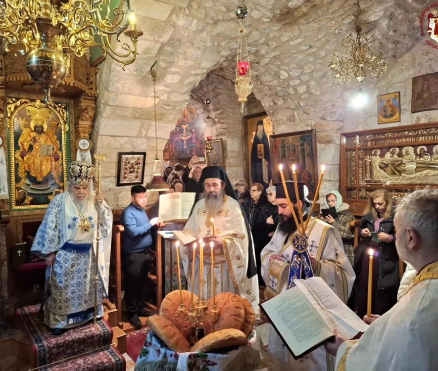 Το Πατριαρχείο Ιεροσολύμων εόρτασε την Υπαπαντή του Κυρίου με πανηγυρικές ακολουθίες στον Ναό Αγίων Κωνσταντίνου και Ελένης και στη Μονή Παναγίας Σεϊδανάγιας, παρουσία του Πατριάρχη Θεοφίλου Γ΄.