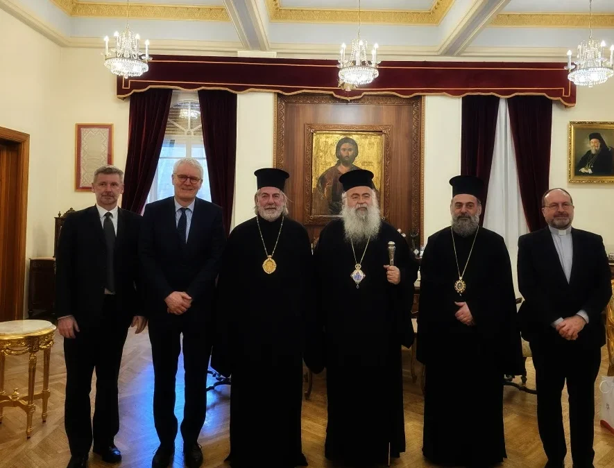 Συνάντηση του Αρχιεπισκόπου Κύπρου Γεωργίου με αντιπροσωπεία του Συμβουλίου Ευρωπαϊκών Εκκλησιών στην Ιερά Αρχιεπισκοπή, με επίκεντρο την Προεδρία της ΕΕ, το Κυπριακό και τον ρόλο των Εκκλησιών στην Ευρώπη.