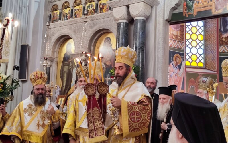 Tελέστηκε η χειροτονία του νέου Μητροπολίτη Λάμπης, Συβρίτου και Σφακίων Ιωακείμ Με συγκίνηση τελέστηκε στον Άγιο Μηνά Ηρακλείου η χειροτονία του νέου Μητροπολίτη Λάμπης, Συβρίτου και Σφακίων Ιωακείμ Καρανδινού, παρουσία του Αρχιεπισκόπου Κρήτης και πλήθους πιστών.