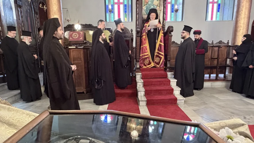 Με μήνυμα ελπίδας και συνέχειας της Ρωμηοσύνης, ο Οικουμενικός Πατριάρχης Βαρθολομαίος χοροστάτησε στον Ι.Ν. Αγίων Θεοδώρων Βλάγκας και διαβεβαίωσε: «Εδώ θα είμεθα και του χρόνου και εις τον αιώνα!».