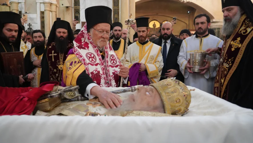 Με διεθνή παρουσία και συγκίνηση τελέστηκε στην Τιφλίδα η κηδεία του Πατριάρχη Γεωργίας Ηλία Β’, με τον Οικουμενικό Πατριάρχη Βαρθολομαίο να εξάρει το έργο και την προσφορά του.