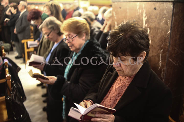 Μεγάλη Δευτέρα Εσπέρας στην Αγία Βαρβάρα παλαιού Φαλήρου (Εικόνες) 