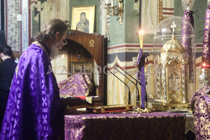 Μεγάλη Δευτέρα Εσπέρας στην Αγία Βαρβάρα παλαιού Φαλήρου (Εικόνες) 