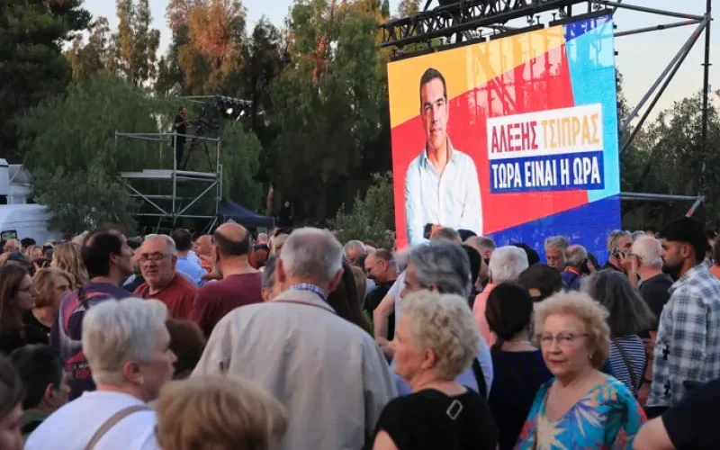 «Tora einai i ora» O Alexis Tsipras anakoinonei to neo komma apo to THiseio me fonto ton Parthenona