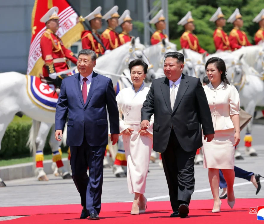 O proedros Si Tzinpingk epestrepse stin patrida tou ti Kina, meta apo to taxidi sti Boreia Korea