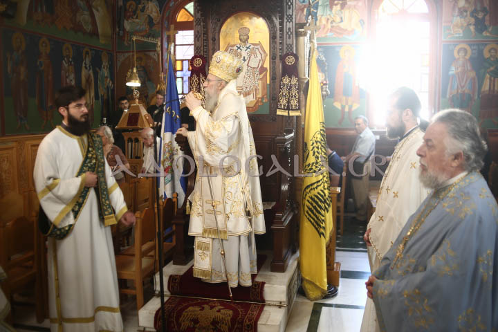 Σύναξη Δώδεκα Αποστόλων, Άγιοι Απόστολοι Καλλιθέας, Καλλιθέα, Τζιτζιφιές, Θεία Λειτουργία, Επίσκοπος Ανδρούσης, Κωνστάντιος, Ιερά Αρχιεπισκοπή Αθηνών, Ορθοδοξία, Εκκλησία της Ελλάδος, πανήγυρη, π. Δημήτριος Καρβούνης, φωτογραφία, βαγγέλης καρπαθάκης, καρπαθάκης, τζιζτιφιές, Αγιοι Απόστολοι, Αθήνα, 12 Απόστολοι, Κωνστάντιος,