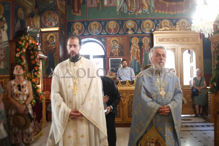 Σύναξη Δώδεκα Αποστόλων, Άγιοι Απόστολοι Καλλιθέας, Καλλιθέα, Τζιτζιφιές, Θεία Λειτουργία, Επίσκοπος Ανδρούσης, Κωνστάντιος, Ιερά Αρχιεπισκοπή Αθηνών, Ορθοδοξία, Εκκλησία της Ελλάδος, πανήγυρη, π. Δημήτριος Καρβούνης, φωτογραφία, βαγγέλης καρπαθάκης, καρπαθάκης, τζιζτιφιές, Αγιοι Απόστολοι, Αθήνα, 12 Απόστολοι, Κωνστάντιος,