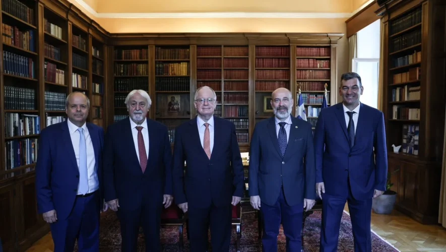 Συνάντηση του ΠτΔ με τον Γιώργο Χατζηχρόνογλου για τη διεθνή διάκριση της Βυζαντινής Χορωδίας Αθηνών