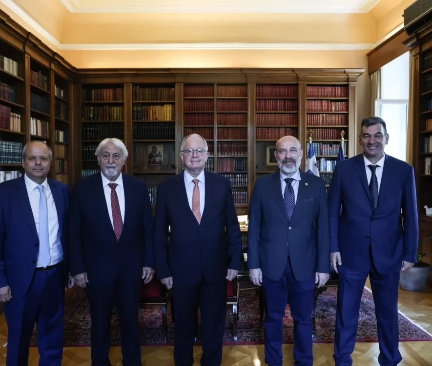 Συνάντηση του ΠτΔ με τον Γιώργο Χατζηχρόνογλου για τη διεθνή διάκριση της Βυζαντινής Χορωδίας Αθηνών