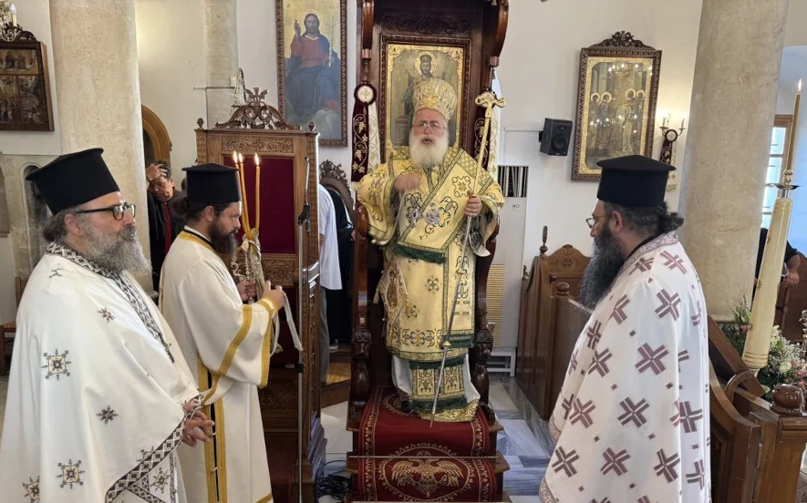 Αρχιερατική Θεία Λειτουργία και μνημόσυνα τελέστηκαν στον Ιερό Μητροπολιτικό Ναό Αγίου Γεωργίου Ιεράπετρας από τον Μητροπολίτη κ. Κύριλλο την Κυριακή Γ´ Ματθαίου.