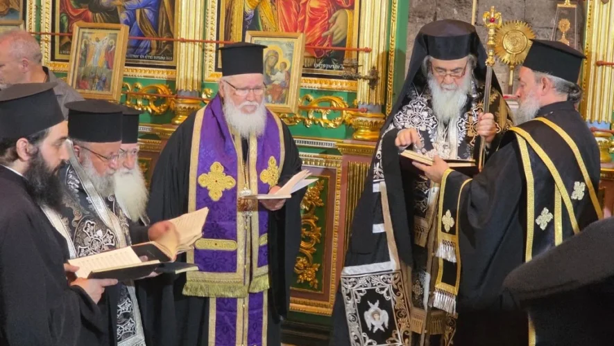 Σε κλίμα συγκίνησης πραγματοποιήθηκε στο Όρος Θαβώρ η εξόδιος ακολουθία του μακαριστού Αρχιμανδρίτη Ιλαρίωνος Αγιοταφίτου, ο οποίος υπηρέτησε επί δεκαετίες το Πατριαρχείο Ιεροσολύμων και την Ιερά Μονή Μεταμορφώσεως.