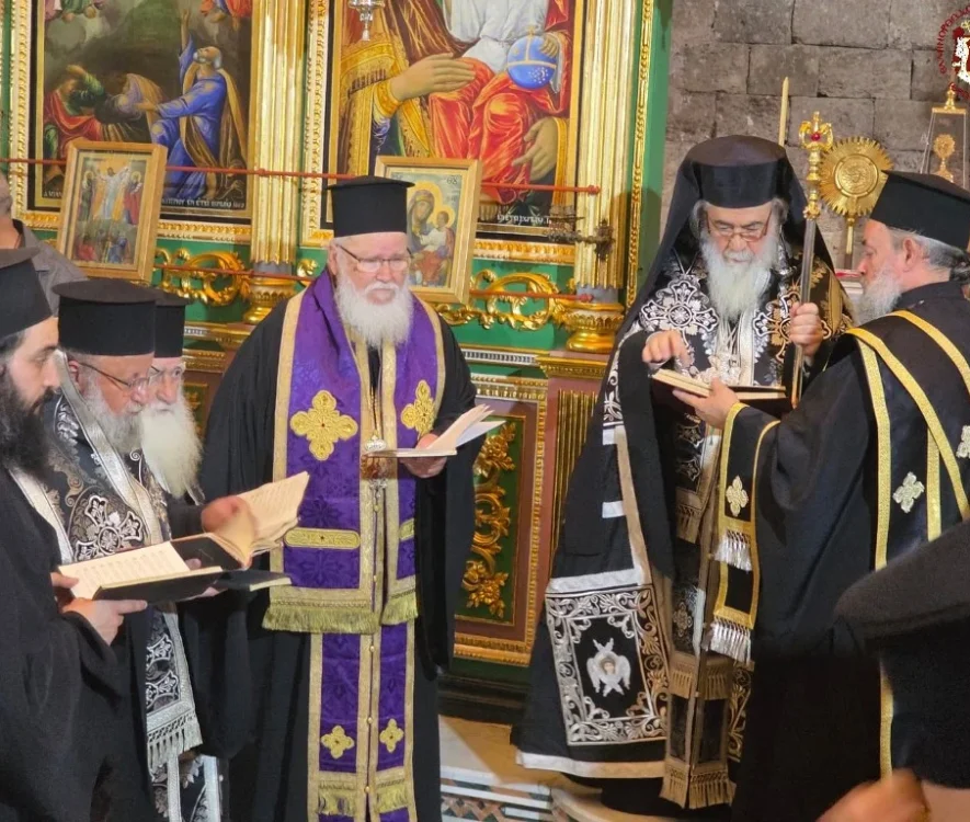 Σε κλίμα συγκίνησης πραγματοποιήθηκε στο Όρος Θαβώρ η εξόδιος ακολουθία του μακαριστού Αρχιμανδρίτη Ιλαρίωνος Αγιοταφίτου, ο οποίος υπηρέτησε επί δεκαετίες το Πατριαρχείο Ιεροσολύμων και την Ιερά Μονή Μεταμορφώσεως.
