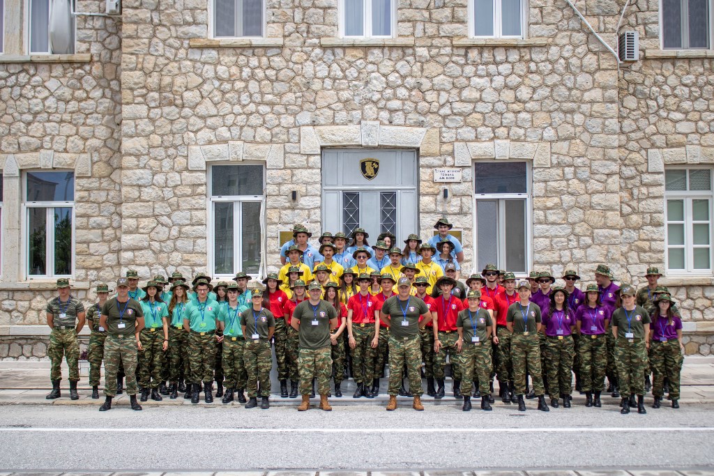 Μαθητές Λυκείου συμμετέχουν στο 2ο Summer Campus της Σχολής Μονίμων Υπαξιωματικών στο Λιτόχωρο Πιερίας κατά τη διάρκεια εκπαιδευτικών και αθλητικών δραστηριοτήτων.