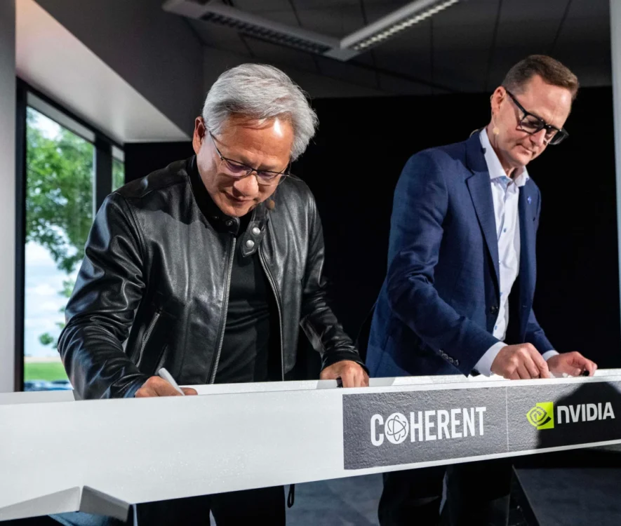 Ο Jensen Huang της Nvidia λέει ότι η κοινωνία χρειάζεται «νέους κοινωνικούς κανόνες» στην εποχή της Τεχνητής Νοημοσύνης