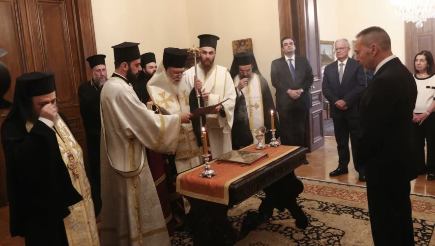 Με θρησκευτικό όρκο ανέλαβε τα καθήκοντά του ο Ιωάννης Στουρνάρας