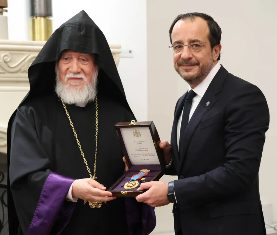 Ο Πρόεδρος της Κυπριακής Δημοκρατίας Νίκος Χριστοδουλίδης με τον Παναγιώτατο Πατριάρχη των Αρμενίων του Μεγάλου Οίκου της Κιλικίας Καθολικό Αράμ Α’