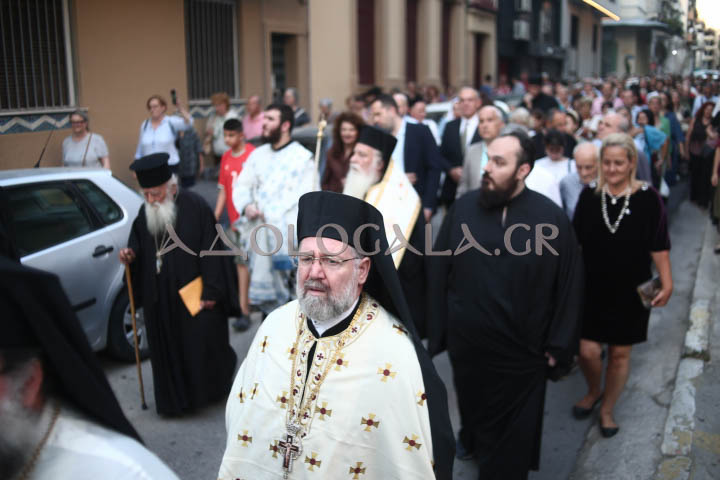 Excerpt: Εκατοντάδες πιστοί συμμετείχαν στον Μεθέορτο Εσπερινό και την Ιερά Λιτάνευση της Εικόνας του Αποστόλου Παύλου στην Αθήνα, σε μια πανηγυρική εκδήλωση με έντονο θρησκευτικό και πολιτιστικό χαρακτήρα.