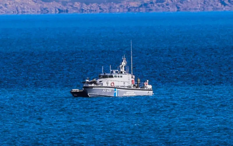 Σύλληψη 44χρονου διακινητή στην Αθήνα από το Λιμενικό. Κατασχέθηκαν 436,2γρ μεθαμφεταμίνης. Έρευνα για κύκλωμα ναρκωτικών από το Κεντρικό Λιμεναρχείο Ελευσίνας.